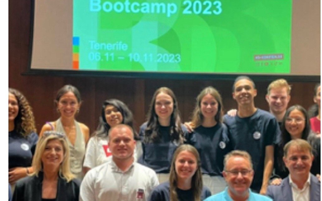 CIB23 group photo with Bootcamp 2023 title slide